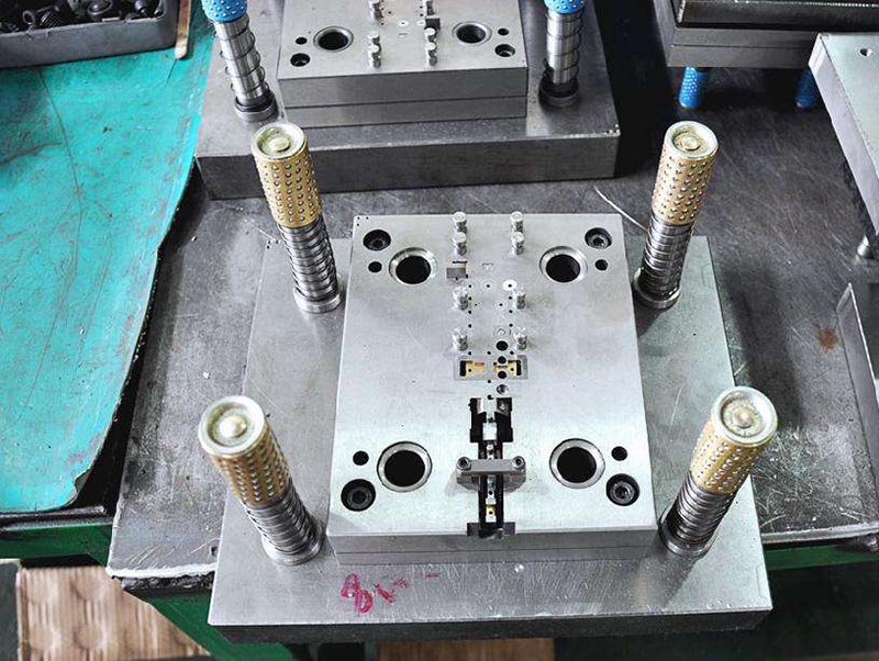 贵德模具制造-01